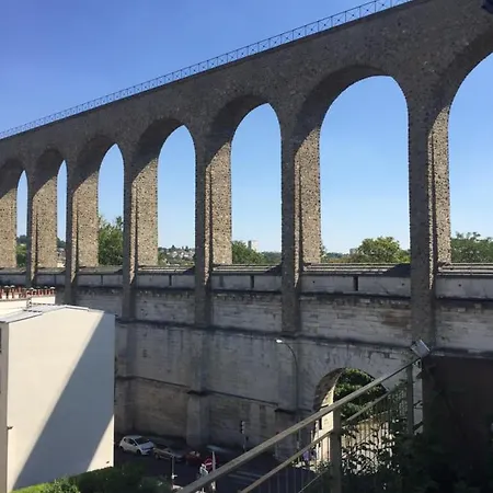 F2 Belle Vue Aqueduc Avec Balcon Arcueil