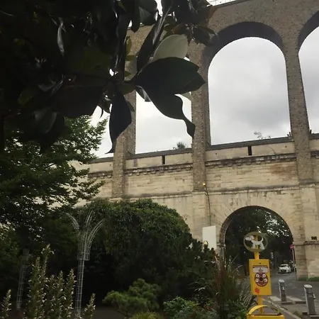 F2 Belle Vue Aqueduc Avec Balcon Arcueil