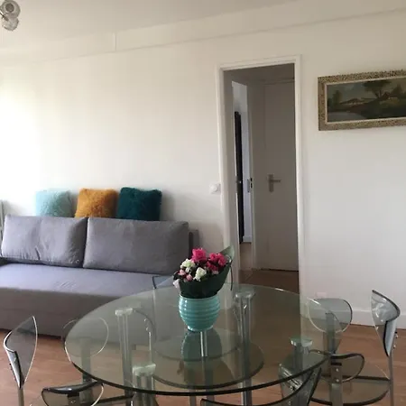 F2 Belle Vue Aqueduc Avec Balcon *