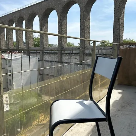 Lägenhet F2 Belle Vue Aqueduc Avec Balcon *